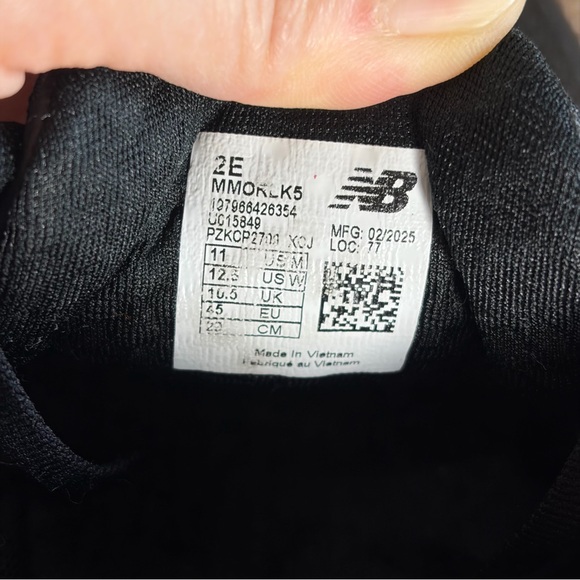 New Balance Fresh Foam X More v5 Sneakers Sz 11 2E Black/Linen/Silver Outdoor - Picture 8 of 10